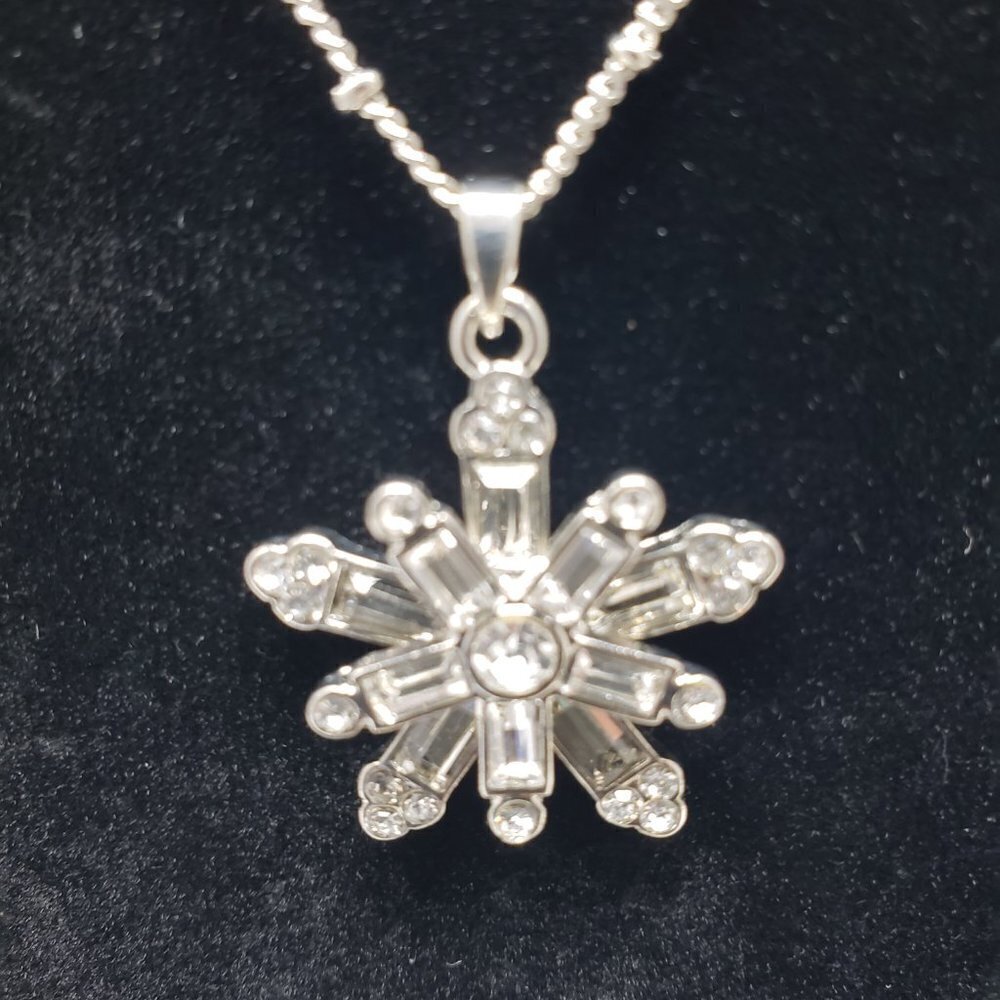 AVENUE Silver-tone Sparkling Crystals Snowflakes Pendant Necklace with Earrings - Picture 7 of 13
